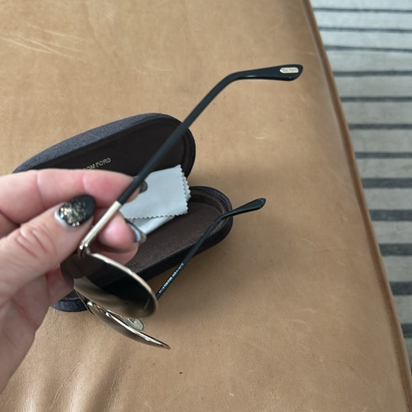 All scratched up Tom Ford - Picture 3 of 7